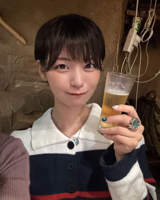 酒好きグラドル・小坂田純奈「グラス傾け癒しの笑顔」にファンメロメロ！