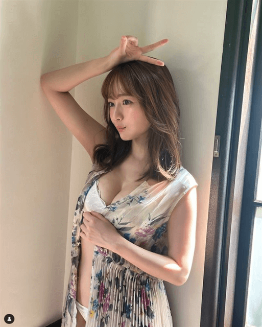 人気グラドル・高崎かなみがフロントを開いた大胆なフォト公開！ファン「可愛い～！」と大絶賛