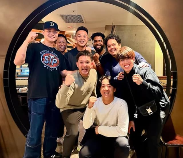ファイターズ最高！！元プロ野球選手 杉谷拳士 チームメイトとの集合写真を披露！