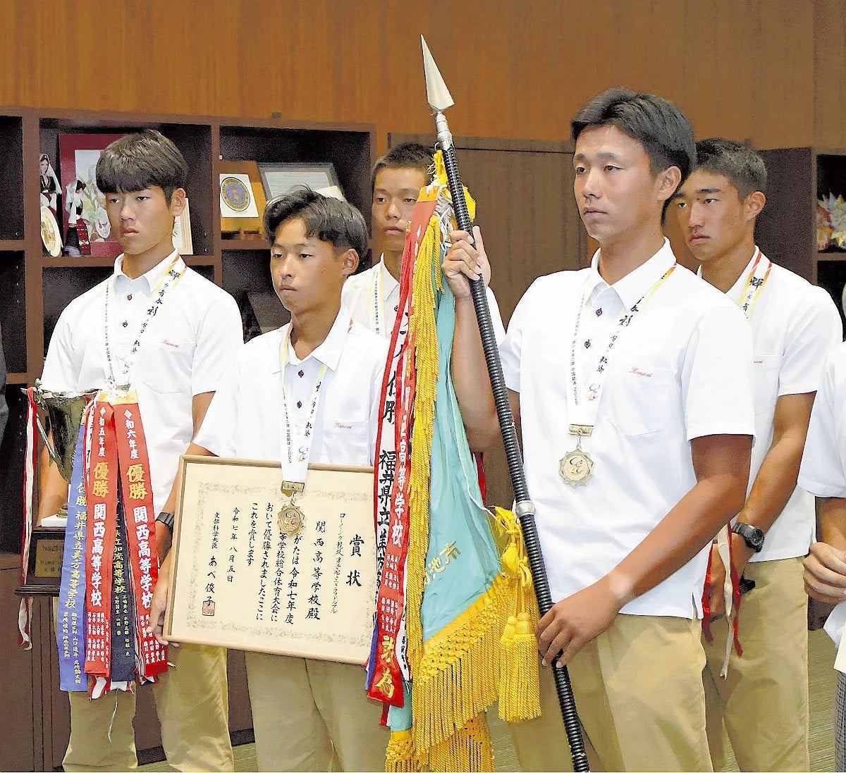 インターハイ岡山勢、関西がローイング４連覇・岡山工は自転車で昨年の雪辱果たしV…市長に喜びの結果報告