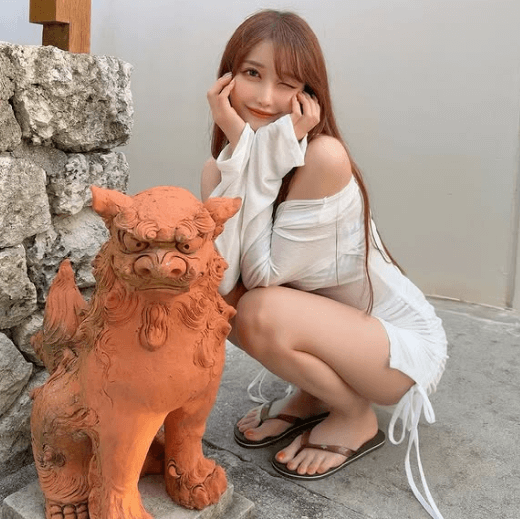 「ほんの一時、シーサーになりたい」美しすぎと話題のゴルフ女子、”迷える・子羊ちゃんショット”にファン歓喜「あたなを救いたい！」