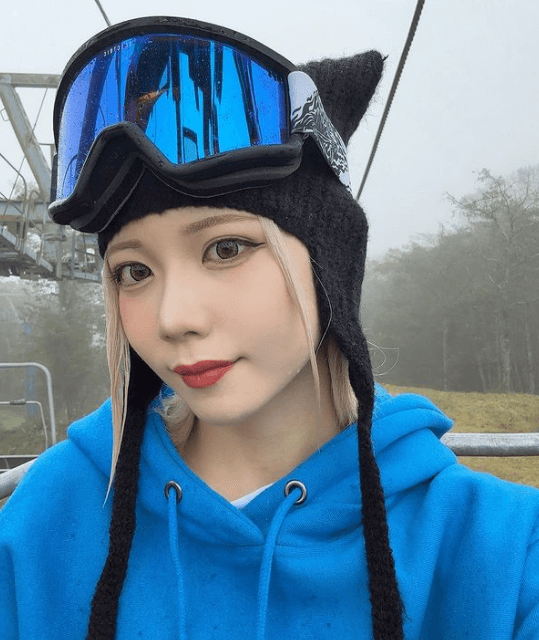 あの話題の金髪美女スノーボーダー 、”猫耳ビーニー”の激カワショットに大反響！「渡久地咲紀」