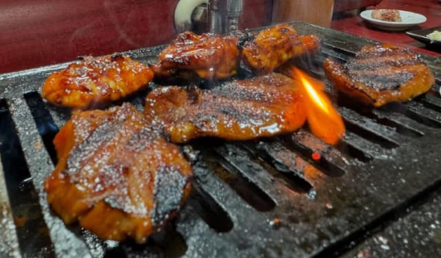 タレント 武井壮 焼肉を楽しむ！「幸せな肉だ」