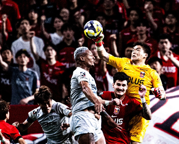 西川周作、“攻撃的守護神”としての矜持！ゴール前を制圧する鉄壁の存在感に注目