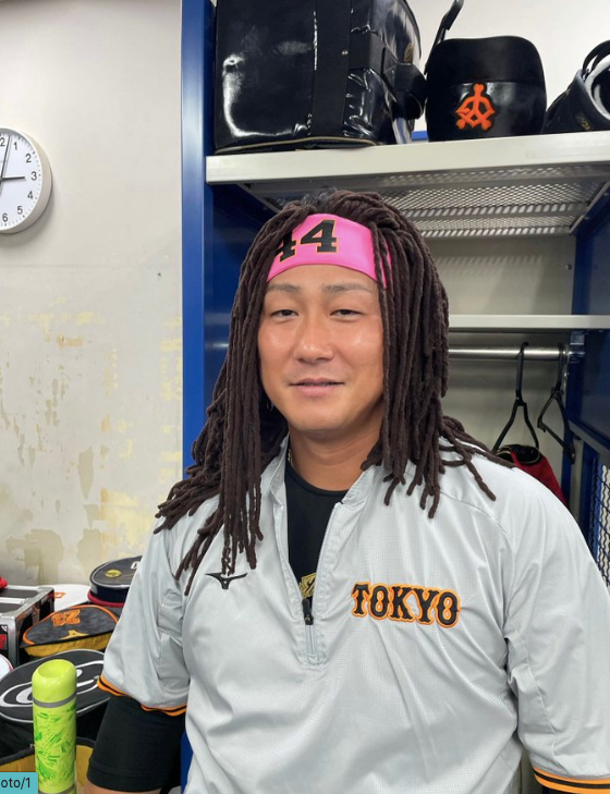 巨人が「なんかモナリザ感ある😂」中田翔を投稿🤣🤣