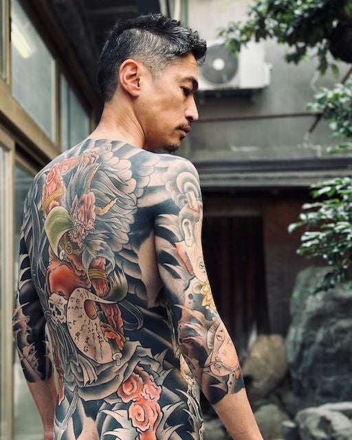 ついに大御所俳優が背中に和彫り!? 「いかちいよ」と怖がる声も