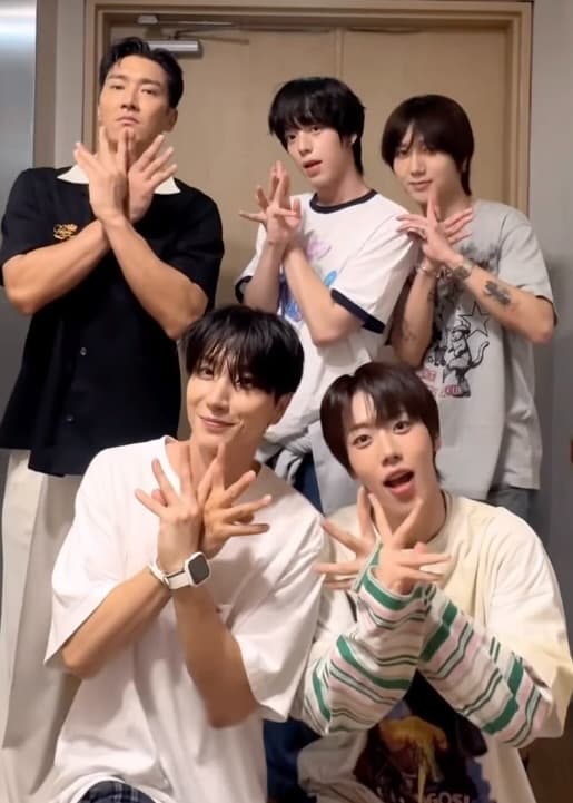 AHOFのダンスに、SUPER JUNIORが乱入？