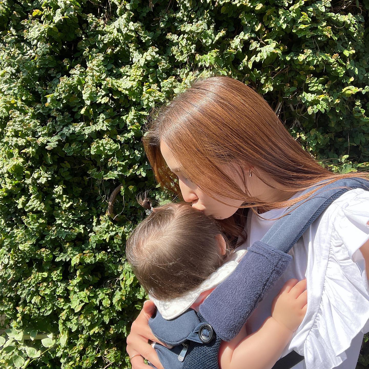 丸高愛実さん、可愛すぎる次女とのキスショットが大反響😍💕