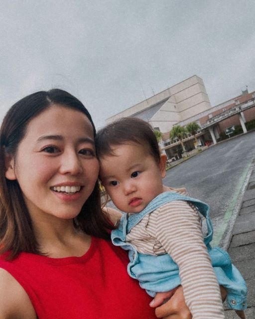 「新ビーチの妖精」坂口佳穂、里帰りで見せた愛娘との笑顔2Sにファンもほっこり