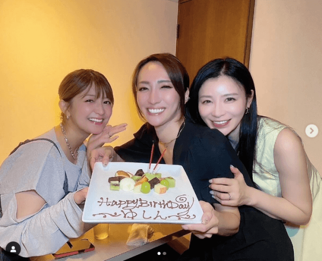 「めっちゃ顔小さいね」元モー娘。矢口真里がゆしんらとの美人3ショットを公開！