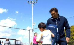 大西将太郎がラグビー体験会を開催！初めての楕円球に笑顔あふれる子どもたちの姿！