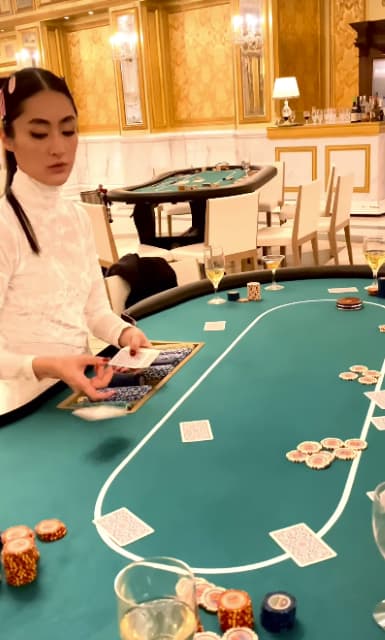 「凄みと美しさにやられました」シシドカフカの美しいカードさばきに見とれるファン続出⁉