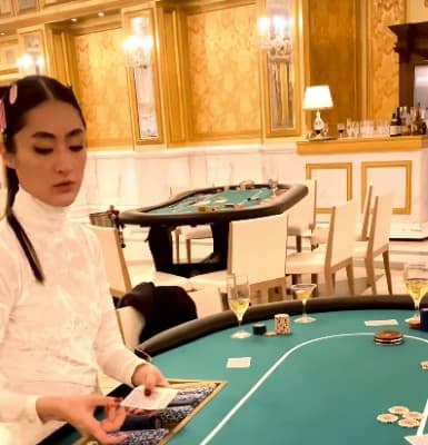 「凄みと美しさにやられました」シシドカフカの美しいカードさばきに見とれるファン続出⁉