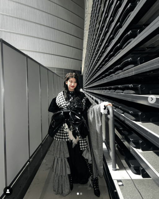 TGC出演の出口夏希「モノトーンの女王様」姿が素敵すぎる！