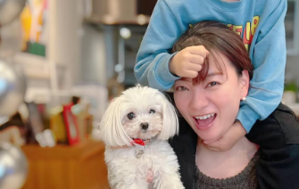 保田圭、息子と愛犬の合同誕生日を家族でお祝い「運命感じる日」