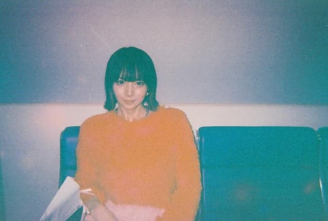 女流雀士・岡田紗佳がフィルムカメラの質感の写真を投稿。かわいいと話題に