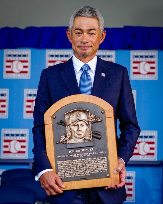 「胸が熱くなる…」イチローが手にした“伝説の証”、野球殿堂の重み