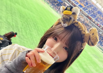 もえあず「アイドルじゃなかったらビールの売り子してたかも？」トラ耳ショットにファン歓喜！