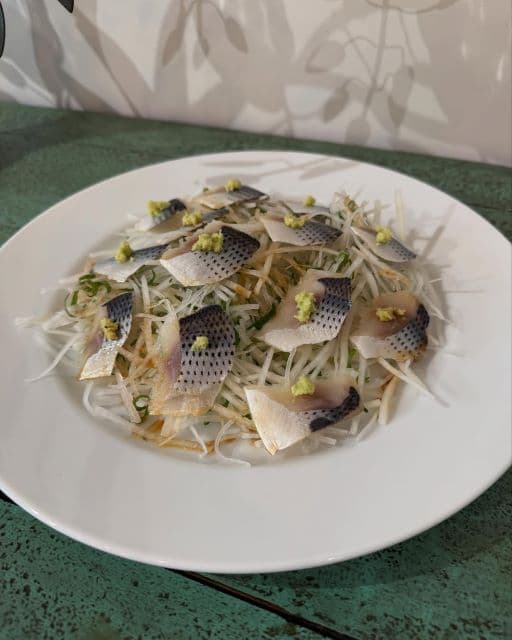 「昨日は朝から雨降り！」栗原はるみ、連休最終日は庭のイルミネーションを付けてビールで乾杯！