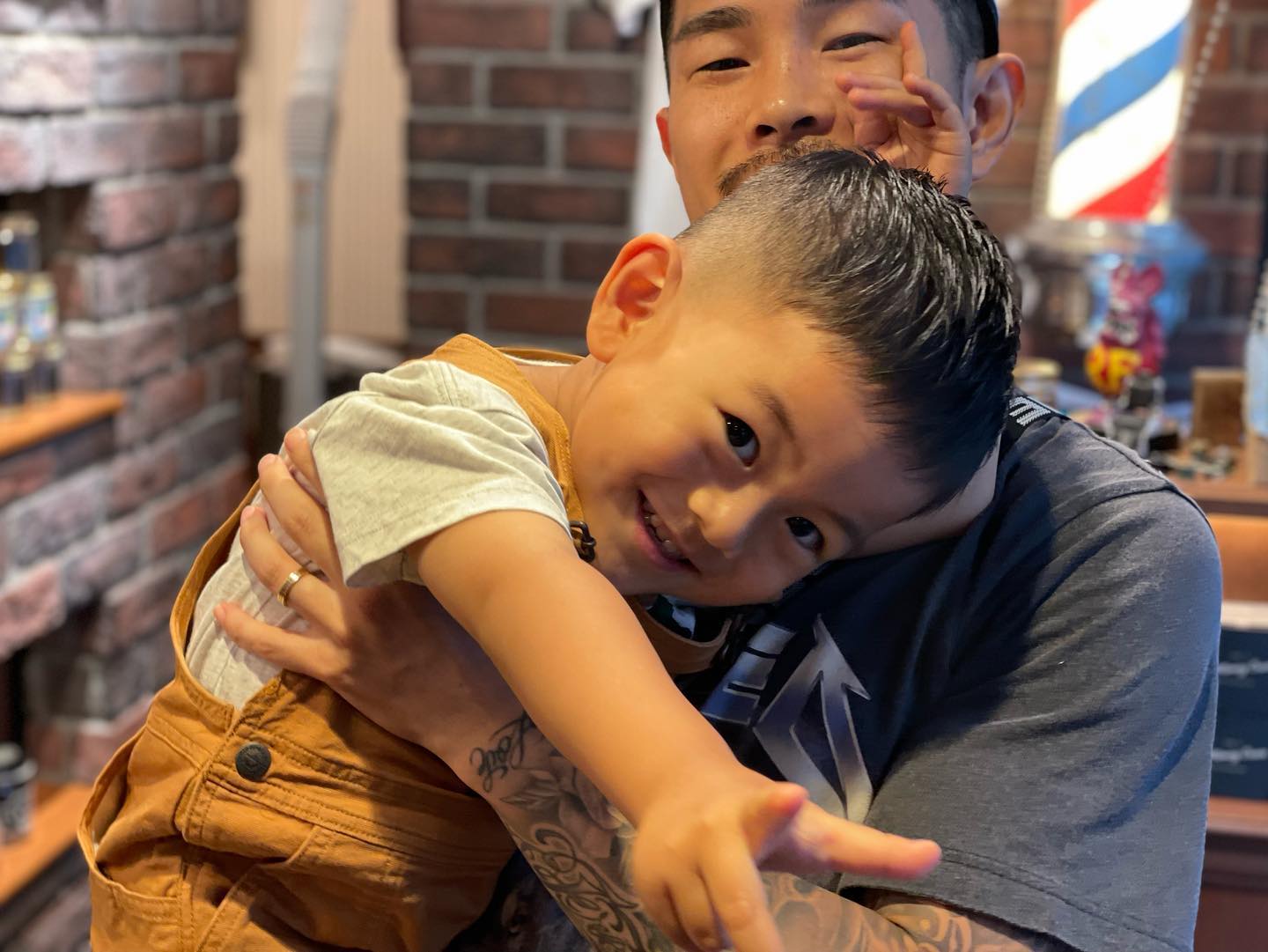 「パパと同じ髪型😍」井岡一翔さん、長男のフェードカットにキュン死💕