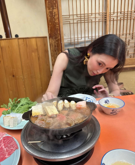 「うわー！可愛すぎる」「キレイです」47歳元グラドル美魔女優、浅草