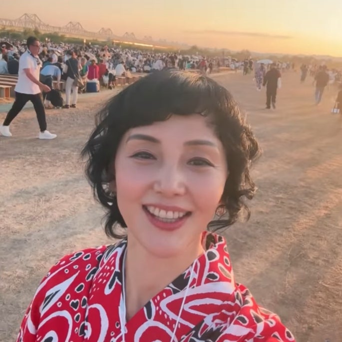 「時間止まってる？」「赤の浴衣が似合いすぎる」南果歩の最新ショットが可愛すぎると話題に！