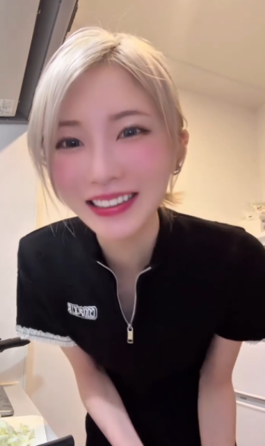 「こんな新米奥さんは有りですか？」可愛すぎる金髪ギャルアイドルが