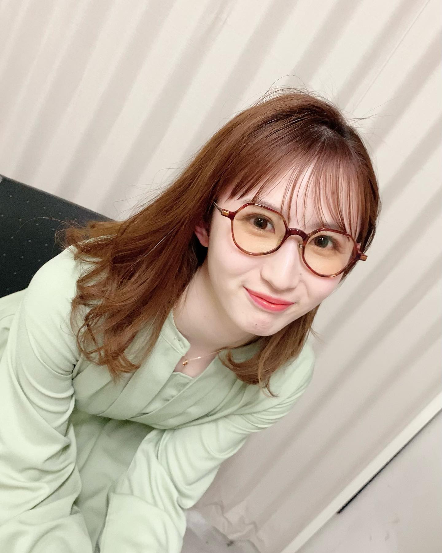 「めっちゃ可愛い💕」早田ひなが22歳の“大人な”メガネ姿を披露！