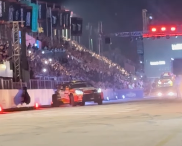 「歓声が止まらない！」WRCパラグアイで魅せた“神ドリフト”に大興奮！観客の熱狂ぶりがすごすぎた