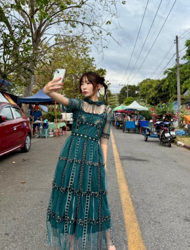 岩佐美咲がタイでの思い出を綴る「可愛い髪型にしてもらいました」