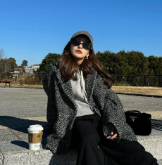 板野友美、私服コーデを披露！「どれ好き？」にファン大盛り上がり！