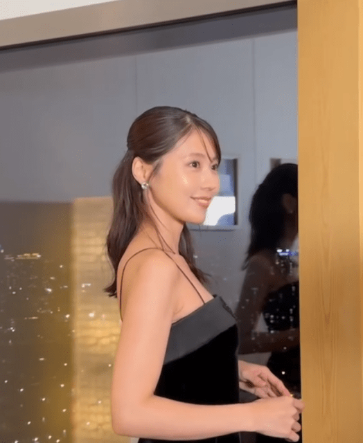 有村架純「美デコルテあらわ」黒ドレス姿が美しすぎると話題！