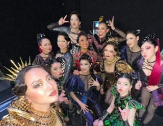 【感動】鈴木愛理が『SIX』千秋楽後に綴った“愛と涙の舞台裏”が話題！「私たちがハワードです」の想いに共鳴の声続々！