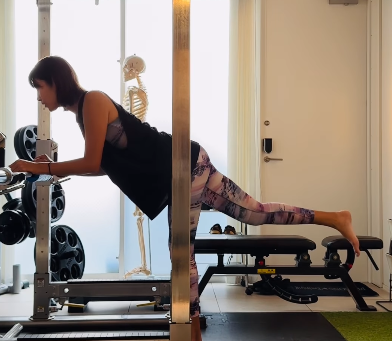 狩野舞子が“美尻トレ”に挑戦！意外な苦戦姿にファンも共感の嵐？