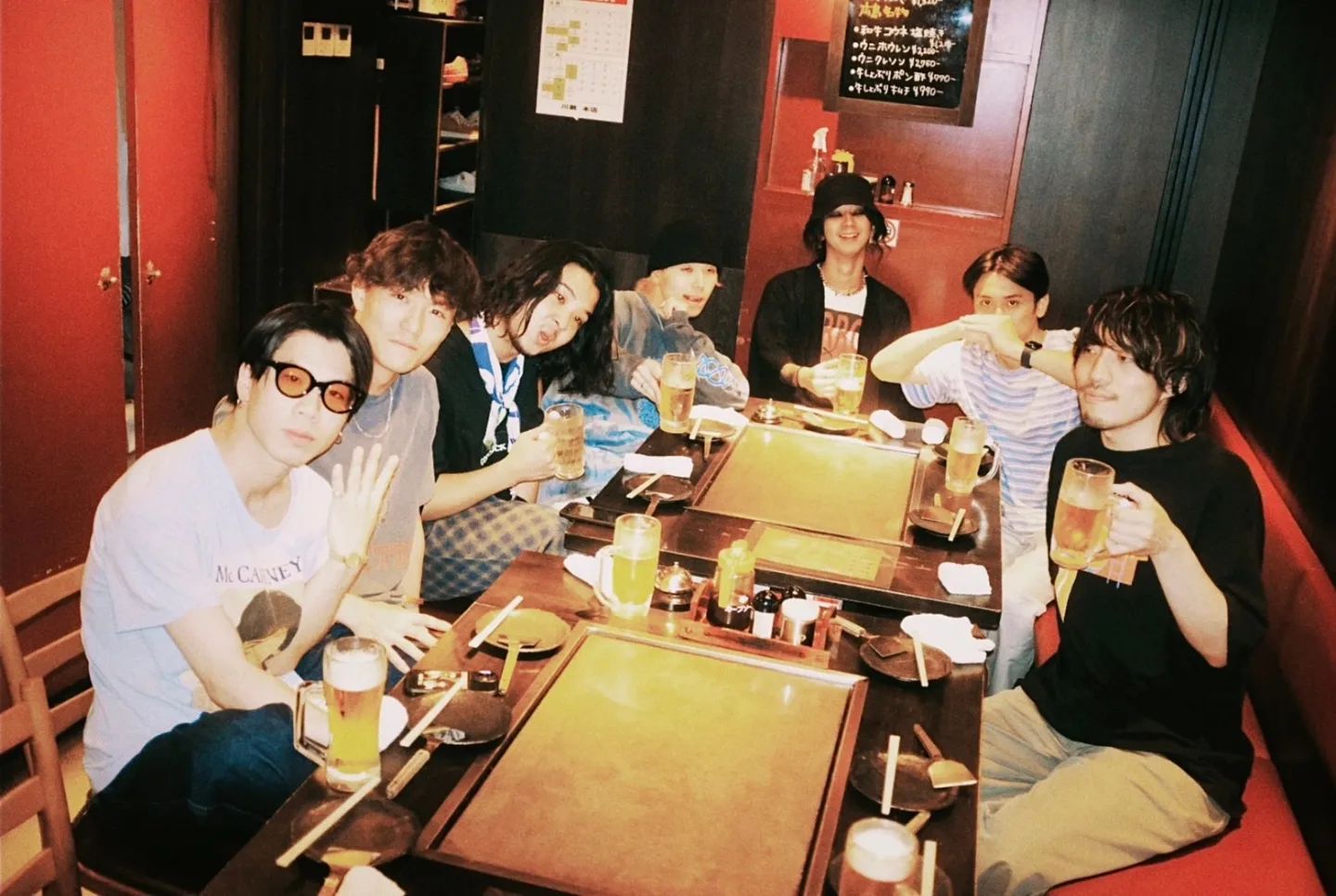 「君だけは幸せにさせないよ」のフレーズで楽曲が話題のバンド・SIX LOUNGEが打ち上げを大公開