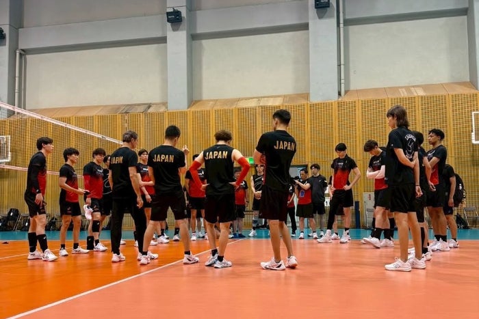 まるでコーチ！？日本ラウンド最終戦を迎えるバレーボール男子日本代表、練習に元女子日本代表が参加！