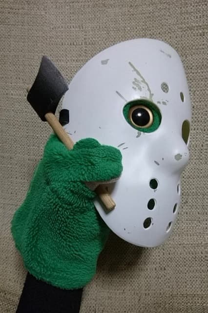 パペットマペットが”13日の金曜日”に投稿！カエルくんがあの有名キャラに…？