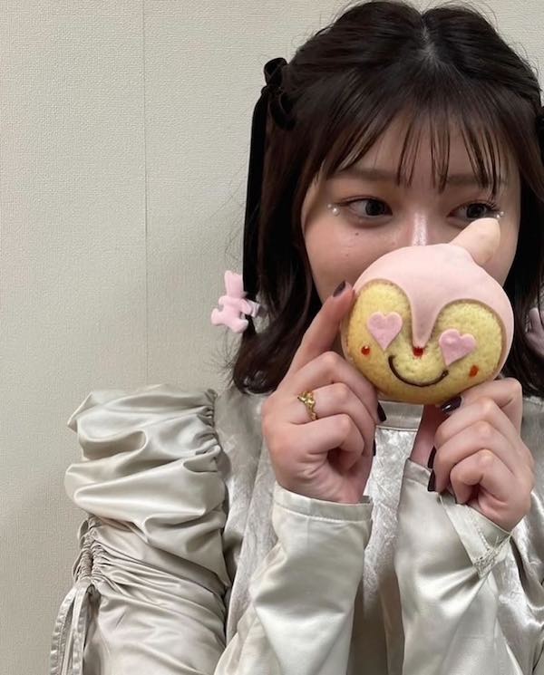 吉川愛が「ファンイベント2024」の感謝メッセージを投稿！2パターンの衣装披露でファンも”感謝”