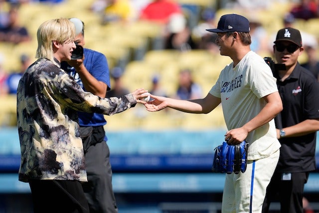 Creepy Nutsがドジャース戦で始球式！「Bling－Bang－Bang－Born」でドジャースファンを沸かす