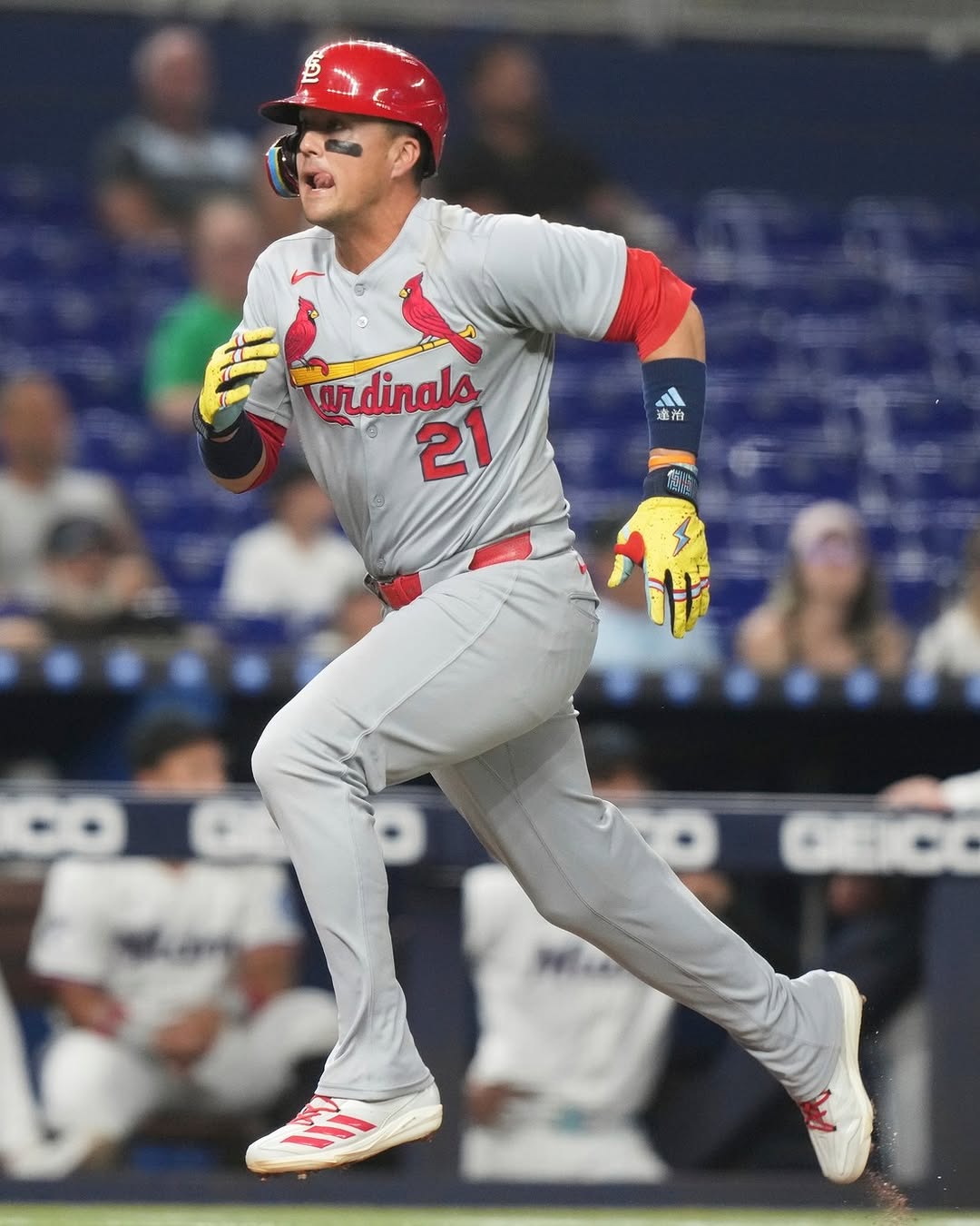 ヌートバー、マーリンズ戦で2安打の堅実な活躍を披露