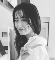 島袋寛子、“11月も楽しもう”とエール！ドラマ出演にファン歓喜！！