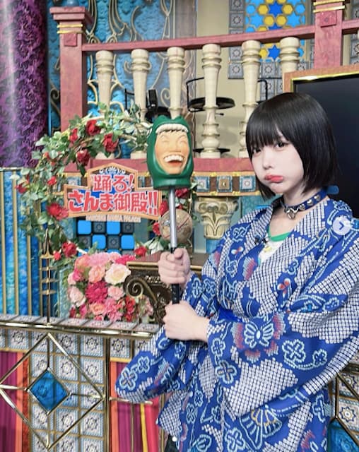 あのちゃんが夏らしい衣装でテレビ出演