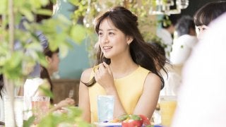 山本美月、瞳がきらきら輝くアキュビュー ディファインCMオンエア