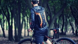 走行中の汗ムレを軽減「ナローサイクルバックパックプラス」発売