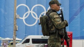 リオ2016、街には軍人の姿…安全が保証されない“平和の祭典”