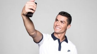 C・ロナウドと一緒に自撮りできるアプリ販売開始…売上の一部を寄附