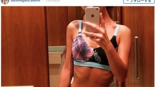 ダレノガレ明美のウエストサイズは？…縦割れ腹筋を披露