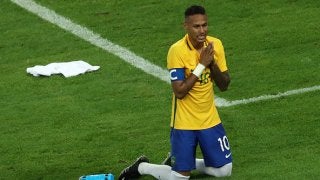 【リオ2016】ブラジルサッカー初優勝瞬間、街中の盛り上がりは…ウサイン・ボルトも観戦、ネイマールのライトニングポーズにもご満悦？