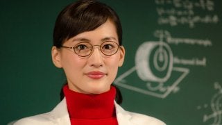 綾瀬はるか、「ブリザック」タイヤゼミ開講…冬の準備に「足湯たんぽ」