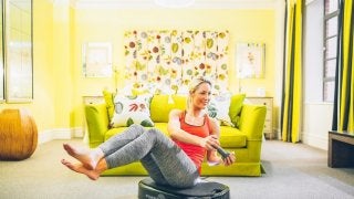 振動技術を搭載したトレーニングマシン「パーソナル パワープレート」